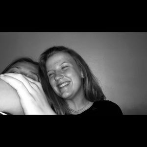 Meet your Posher, Ella